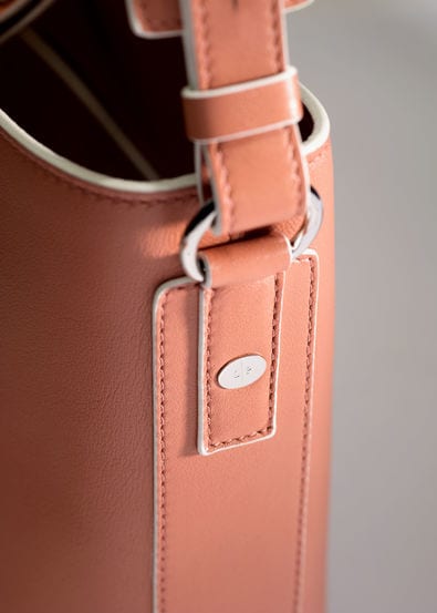 Artemis Bucket M. Artemis Bucket M.