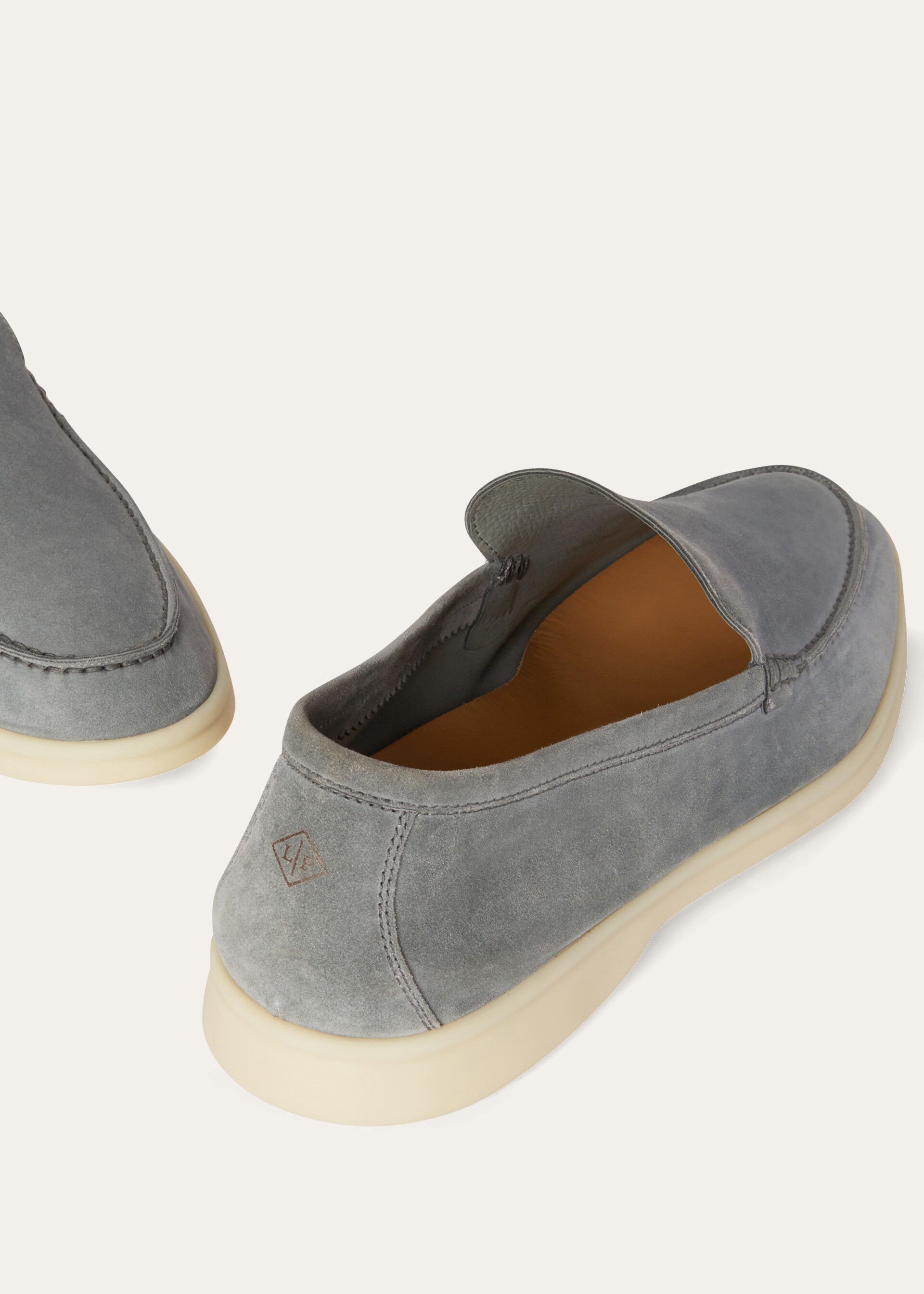 SUMMER WALK SUEDE