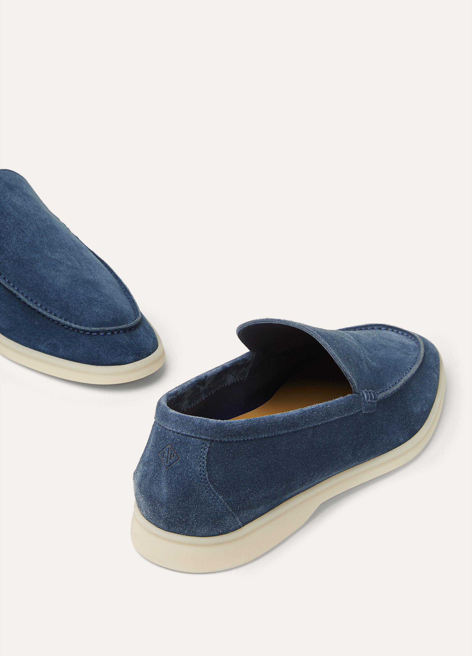 SUMMER WALK SUEDE