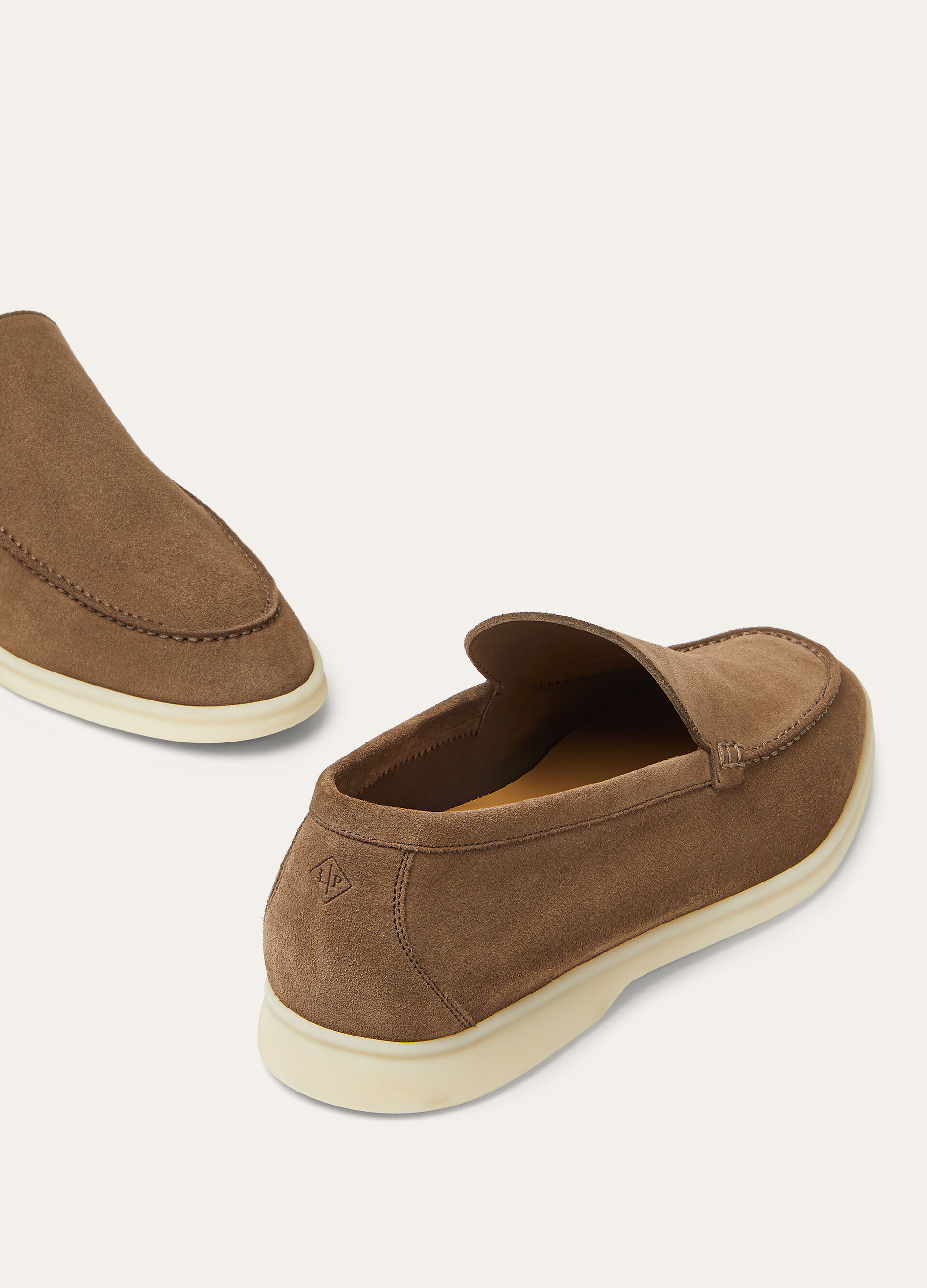 SUMMER WALK SUEDE