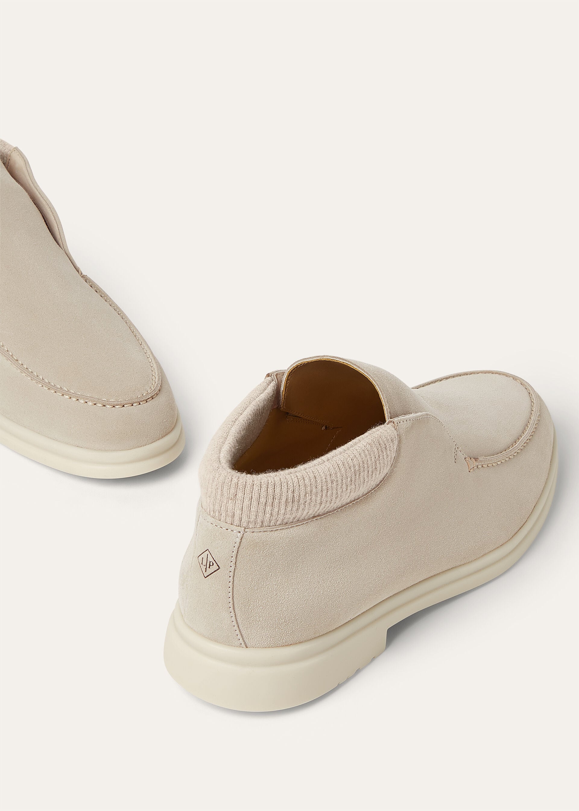 OPEN WINTERY WALK SUEDE