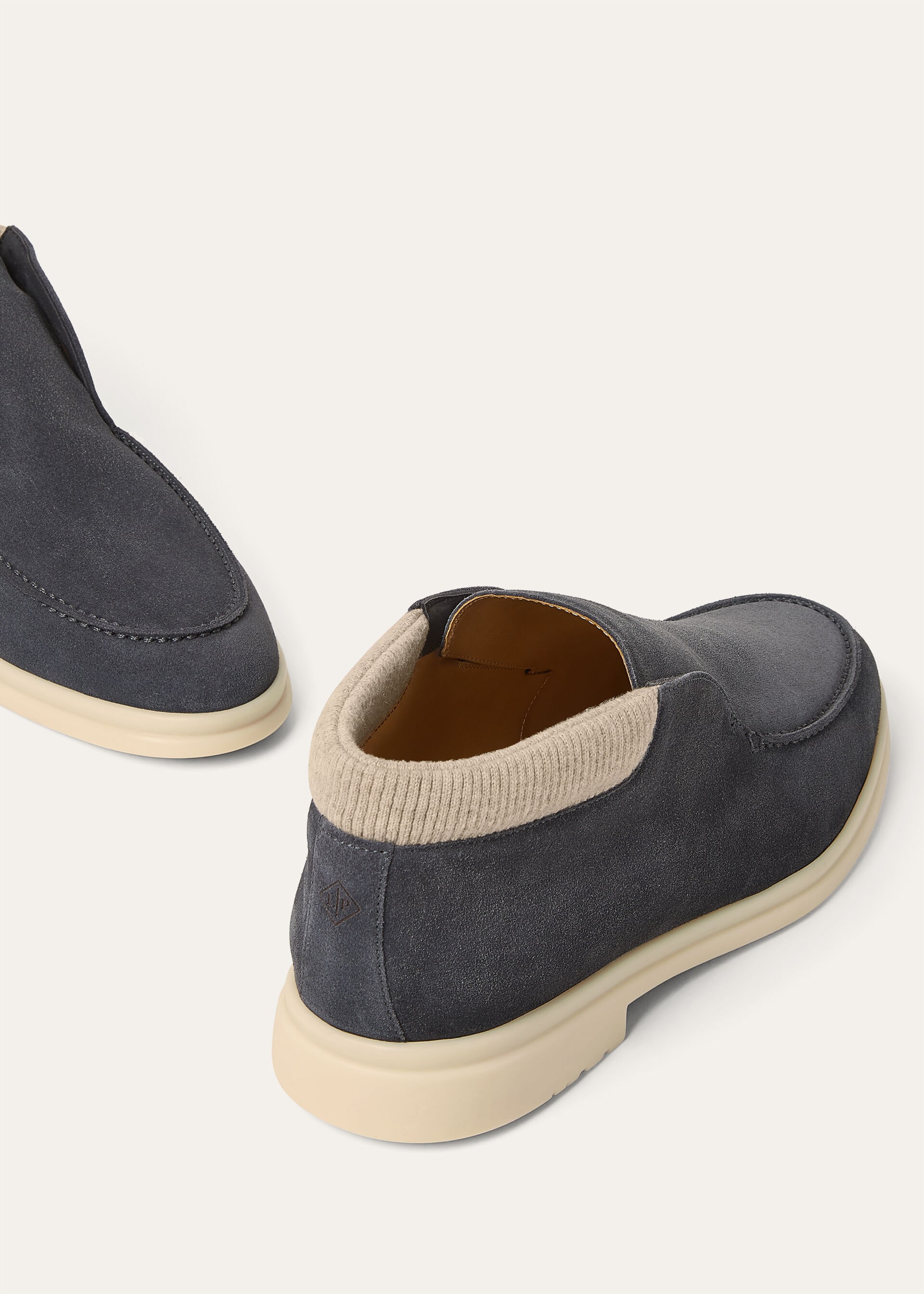 OPEN WINTERY WALK SUEDE