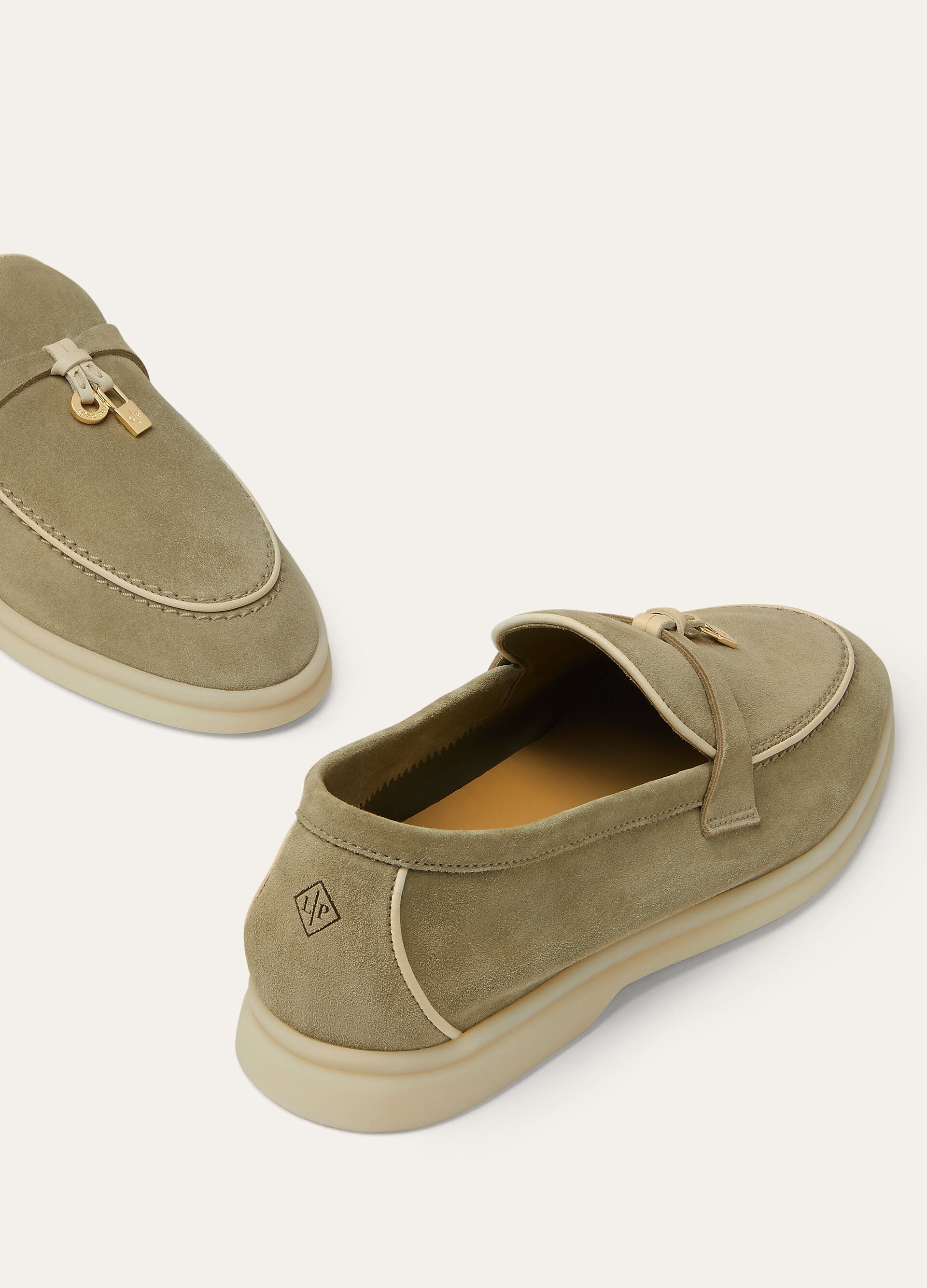 SUMMER CHARMS WALK P. SUEDE