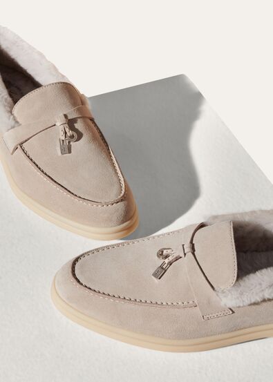 SUMMER CHARMS WALK SUEDE FUR