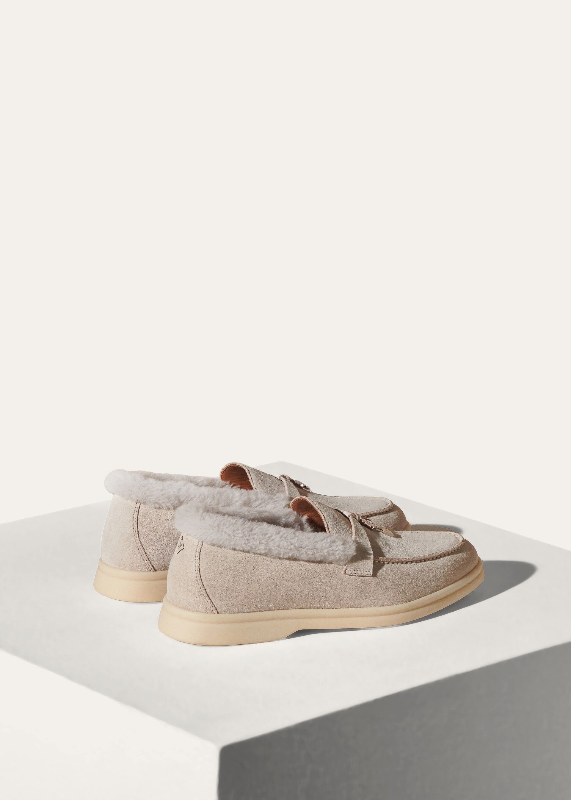 SUMMER CHARMS WALK SUEDE FUR