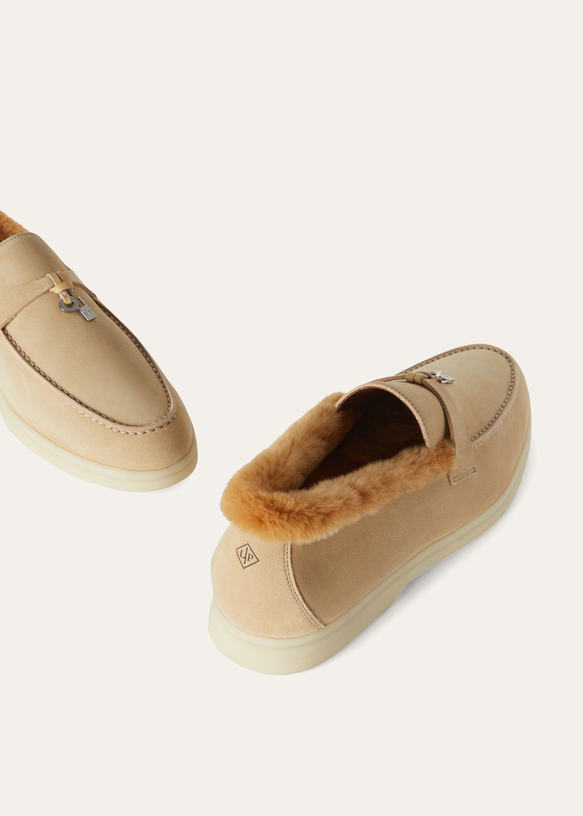 SUMMER CHARMS WALK SUEDE FUR