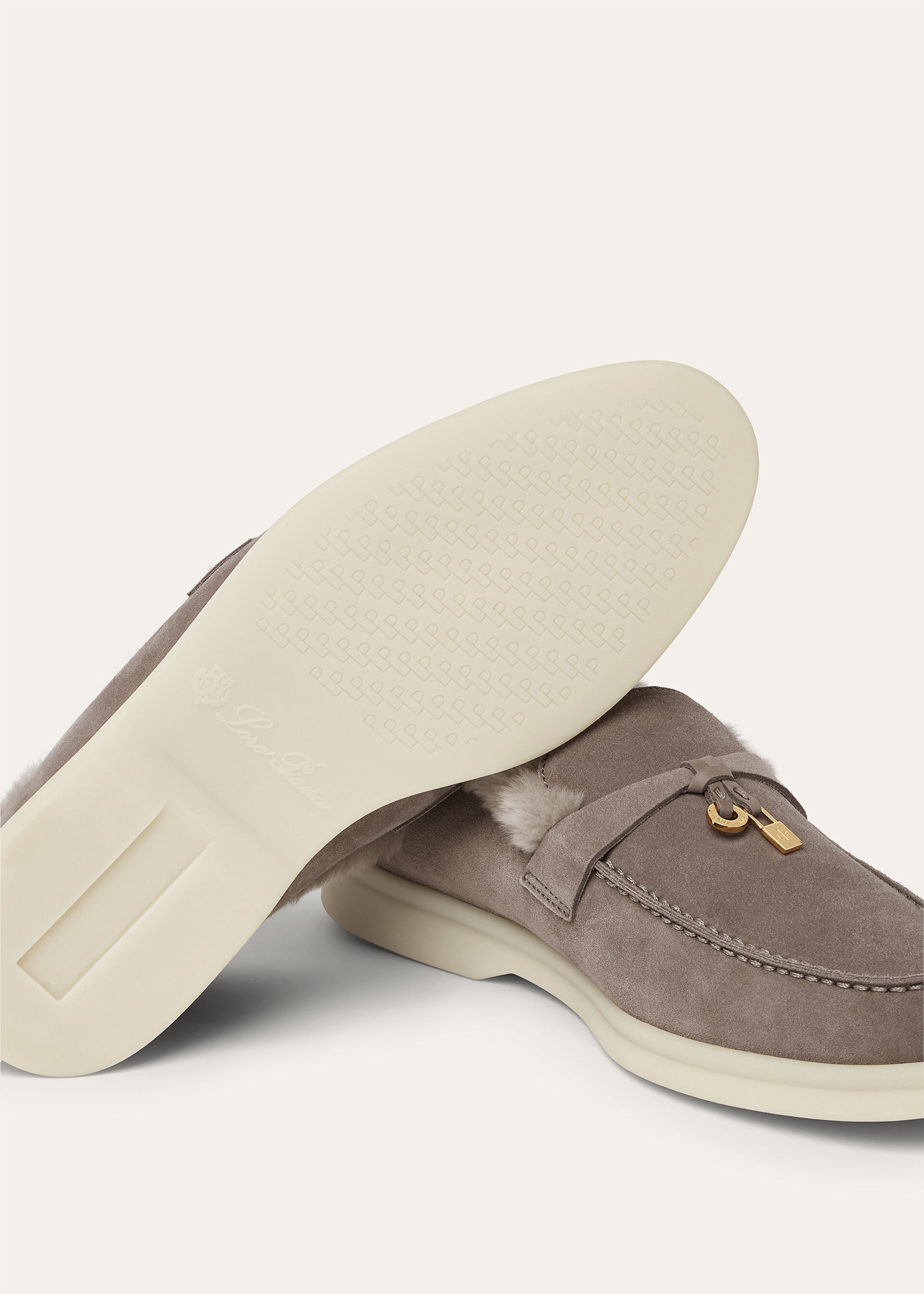 SUMMER CHARMS WALK SUEDE FUR