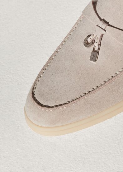 SUMMER CHARMS WALK SUEDE FUR