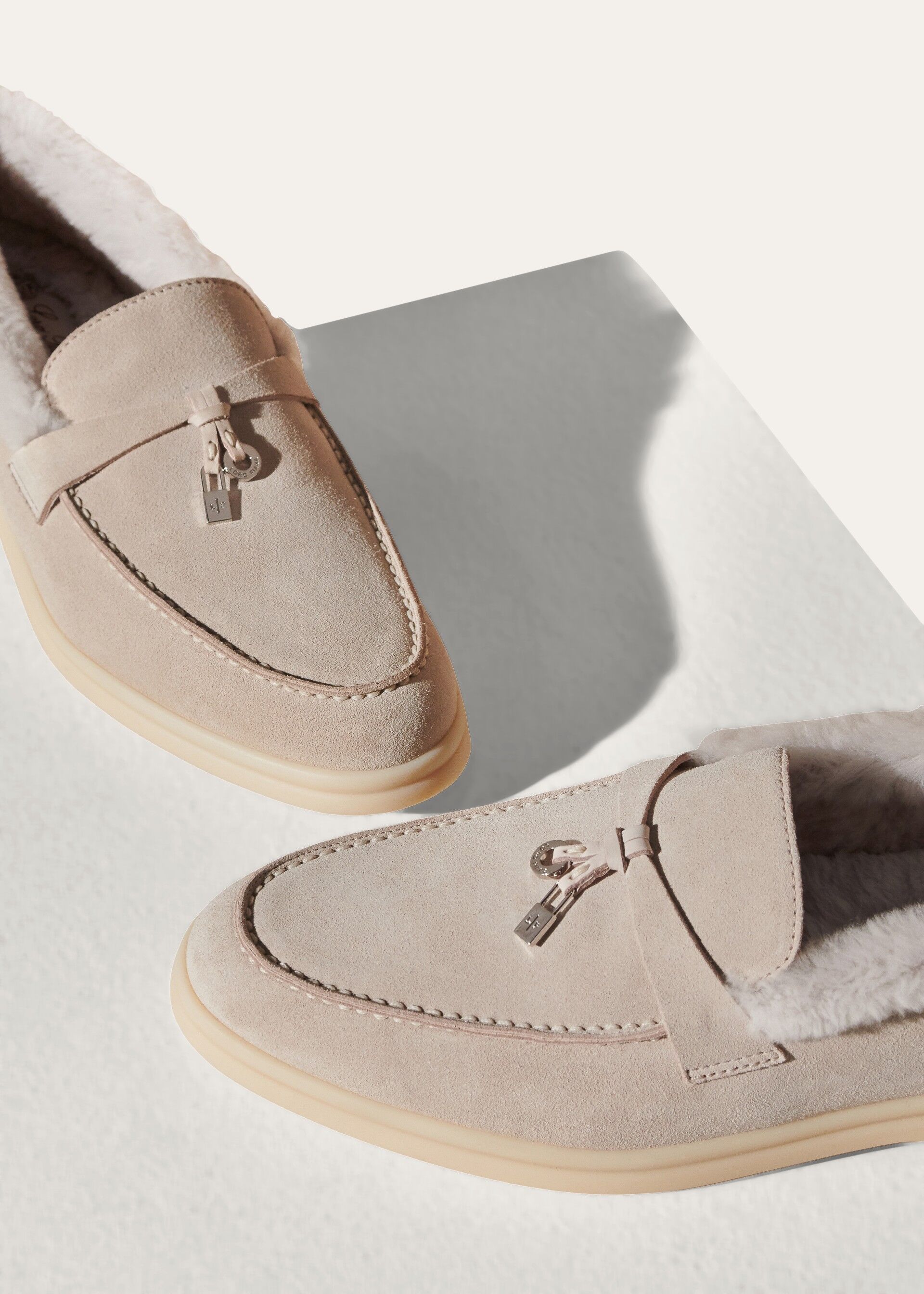 SUMMER CHARMS WALK SUEDE FUR