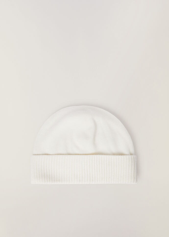 white ski beanie