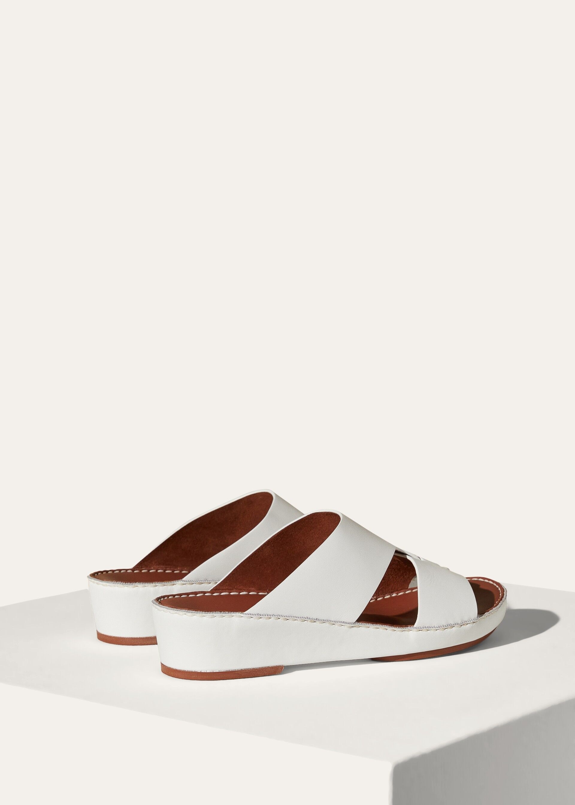 NEW BUCKLE WALK SANDAL CALF