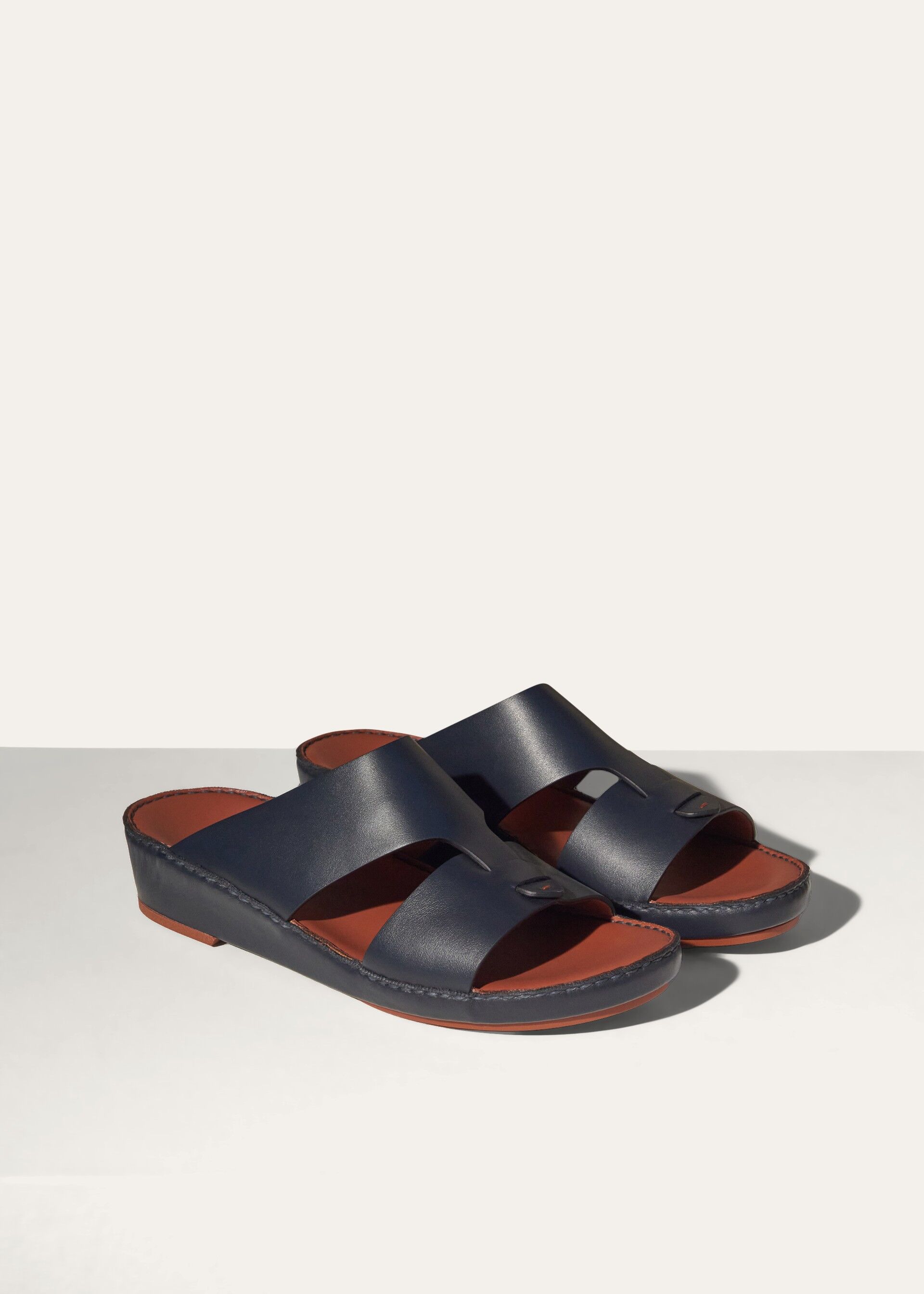 NEW BUCKLE WALK SANDAL CALF