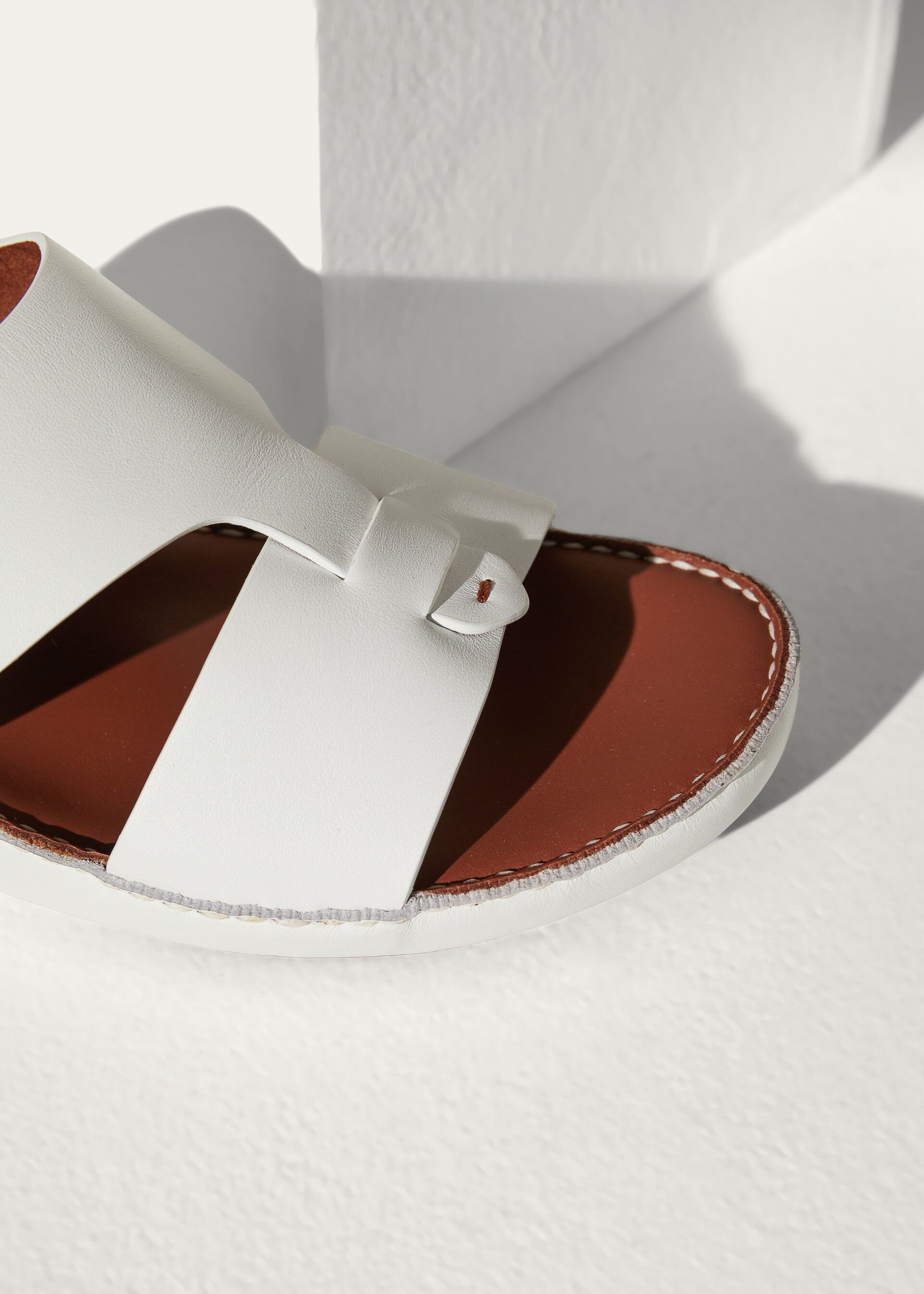 NEW BUCKLE WALK SANDAL CALF