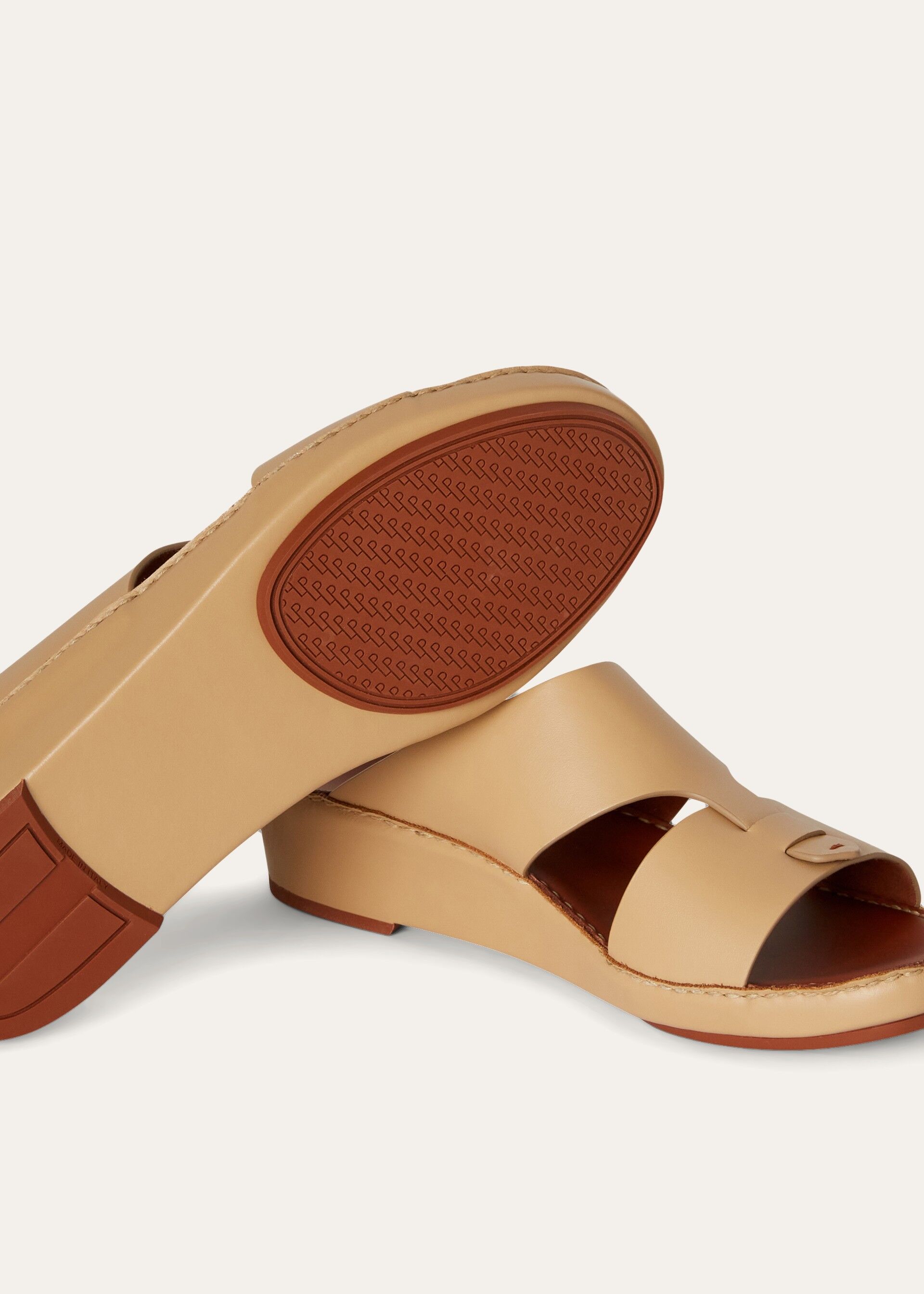 NEW BUCKLE WALK SANDAL CALF