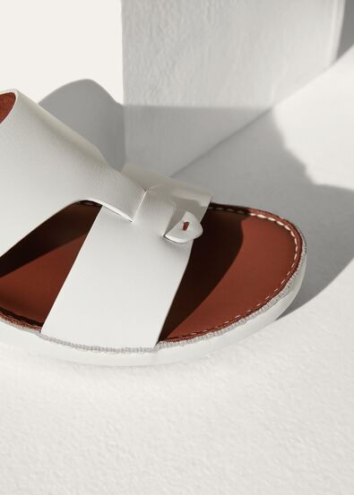 NEW BUCKLE WALK SANDAL CALF