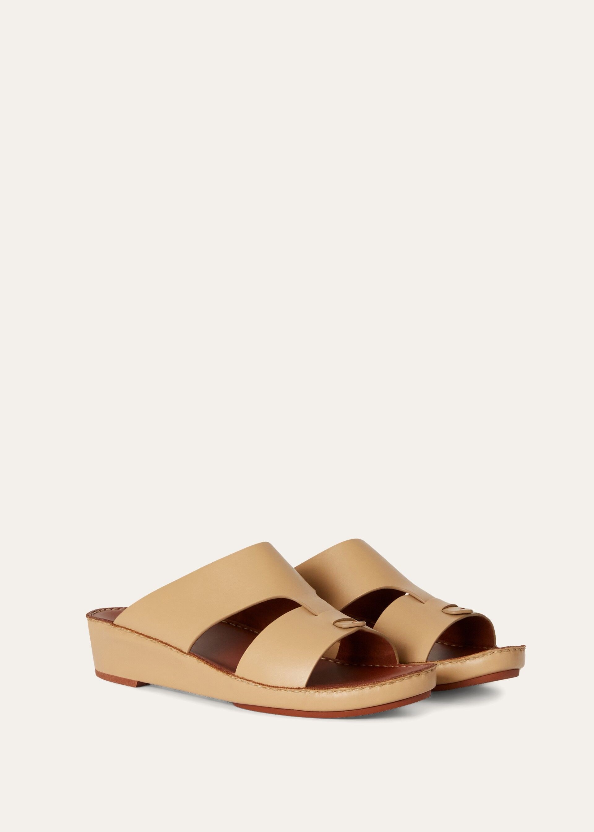 NEW BUCKLE WALK SANDAL CALF