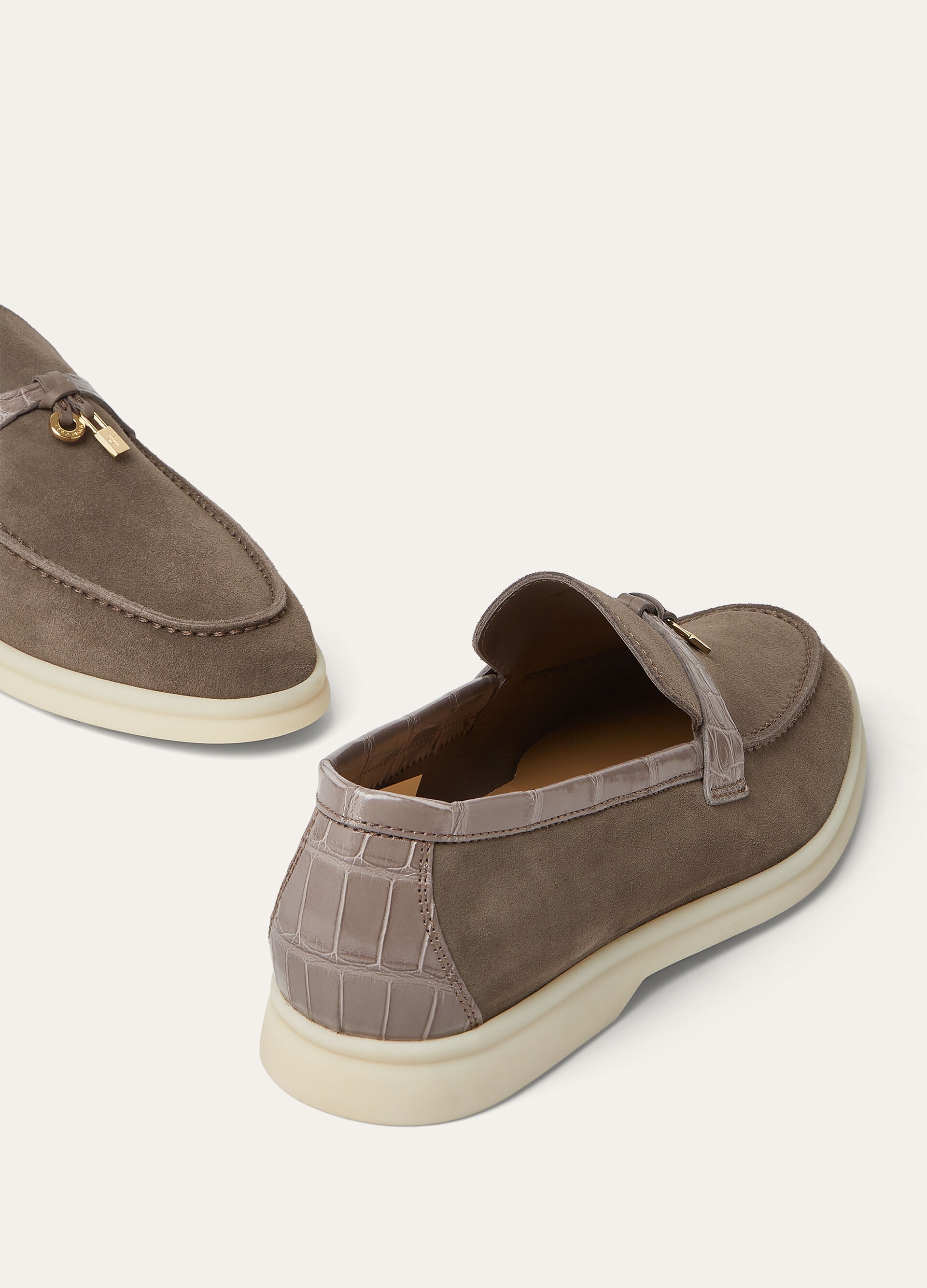 SUMMER CHARMS WALK SUEDE ALLIGATOR