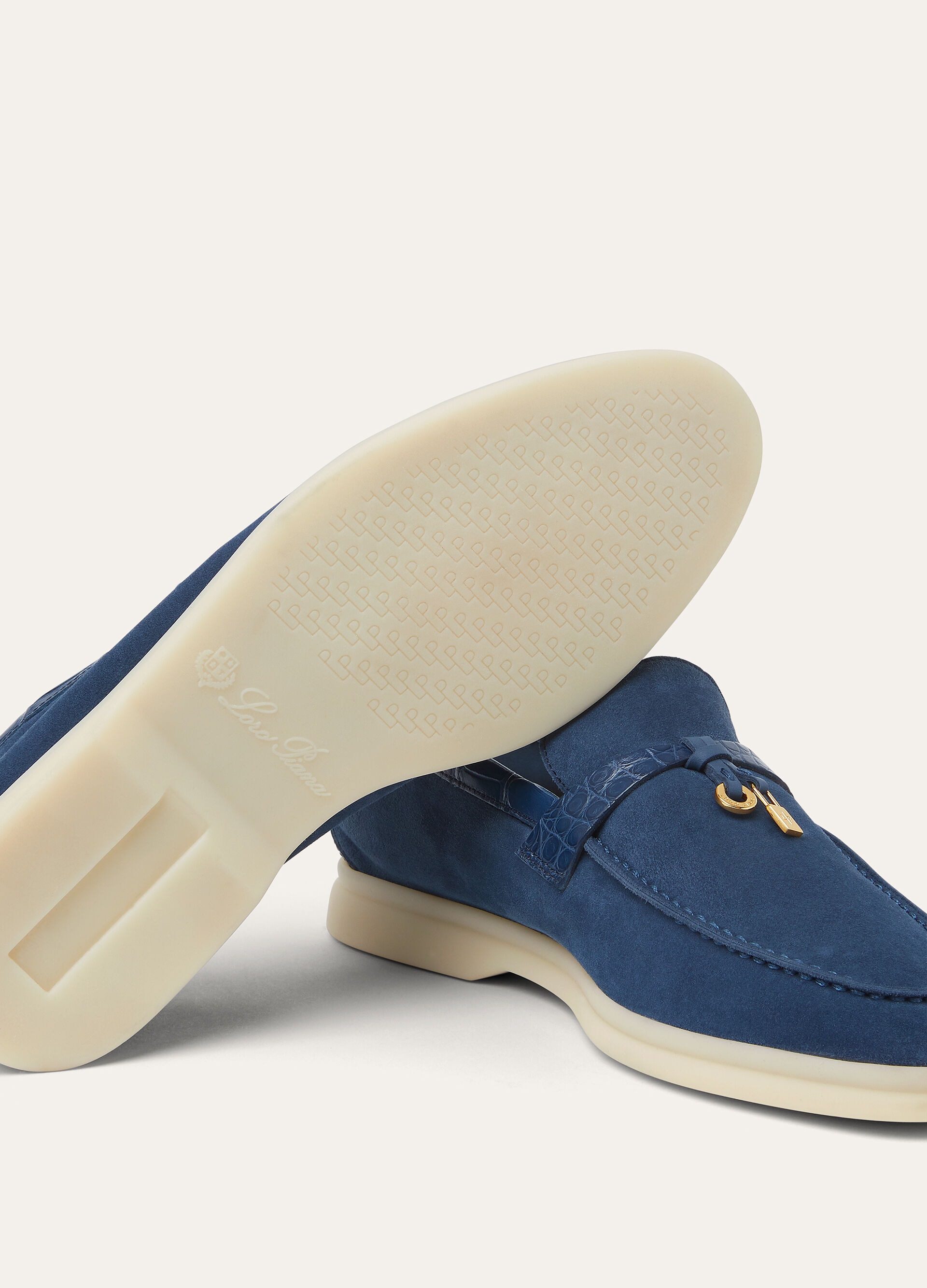 SUMMER CHARMS WALK SUEDE ALLIGATOR