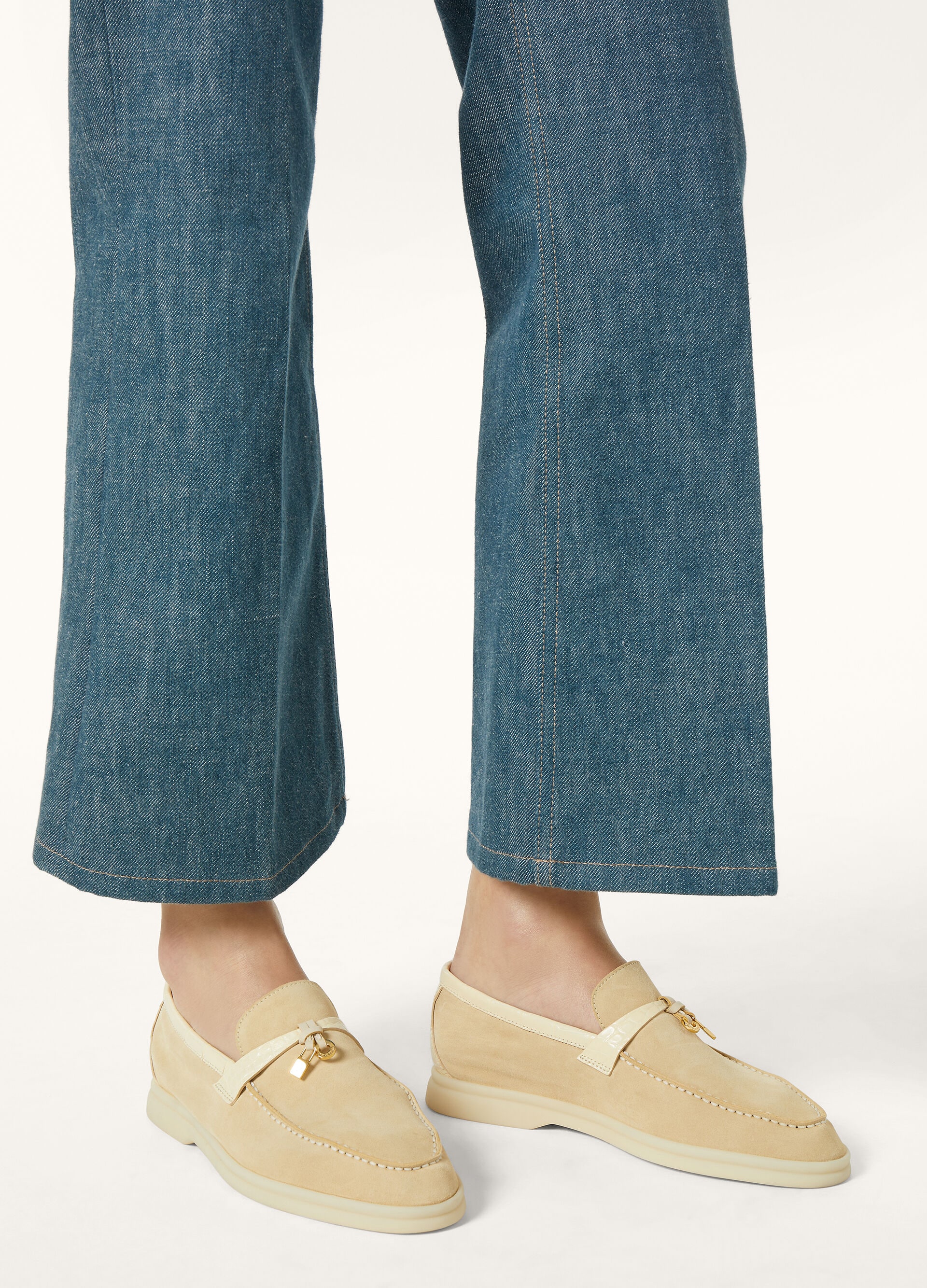 SUMMER CHARMS WALK SUEDE ALLIGATOR