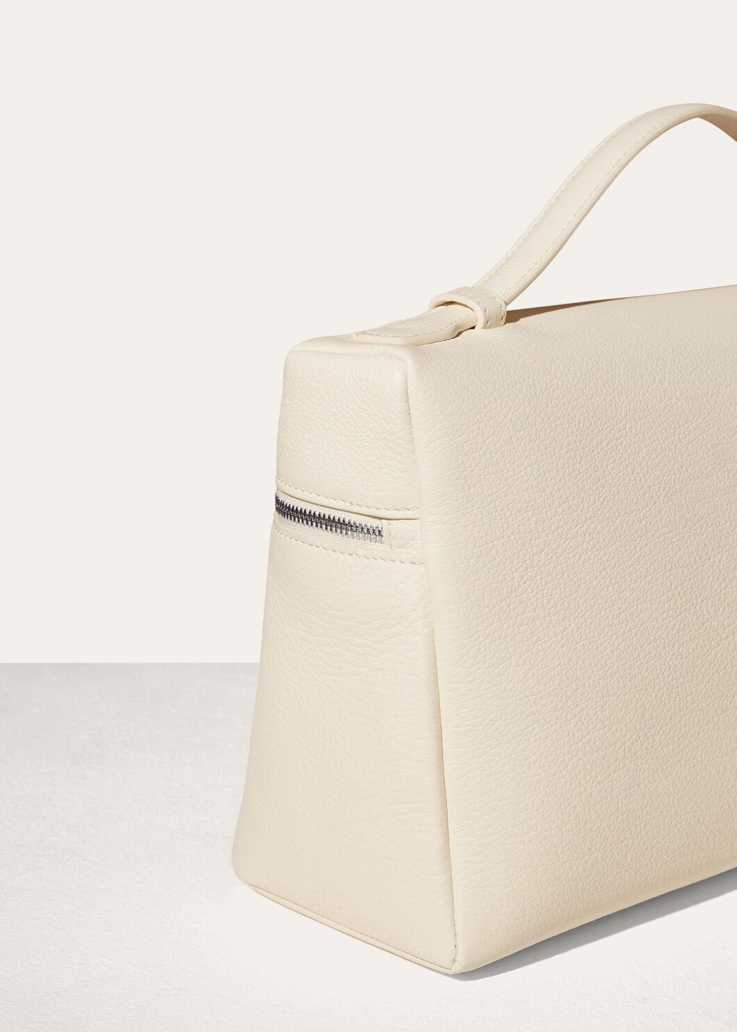 Extra Pocket L27 Grained Calfksin Whisper White/Antique