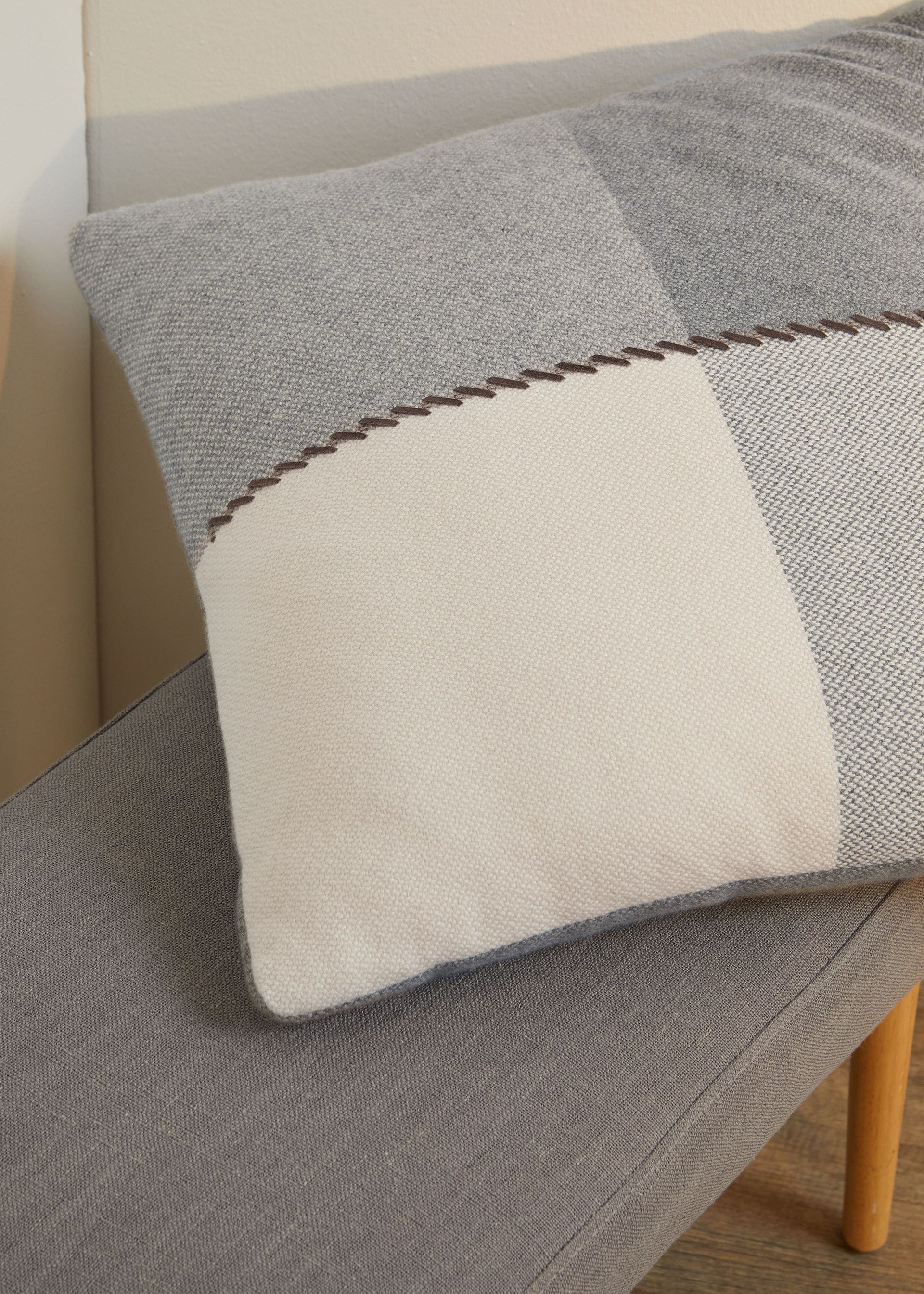 PILLOW GOBI