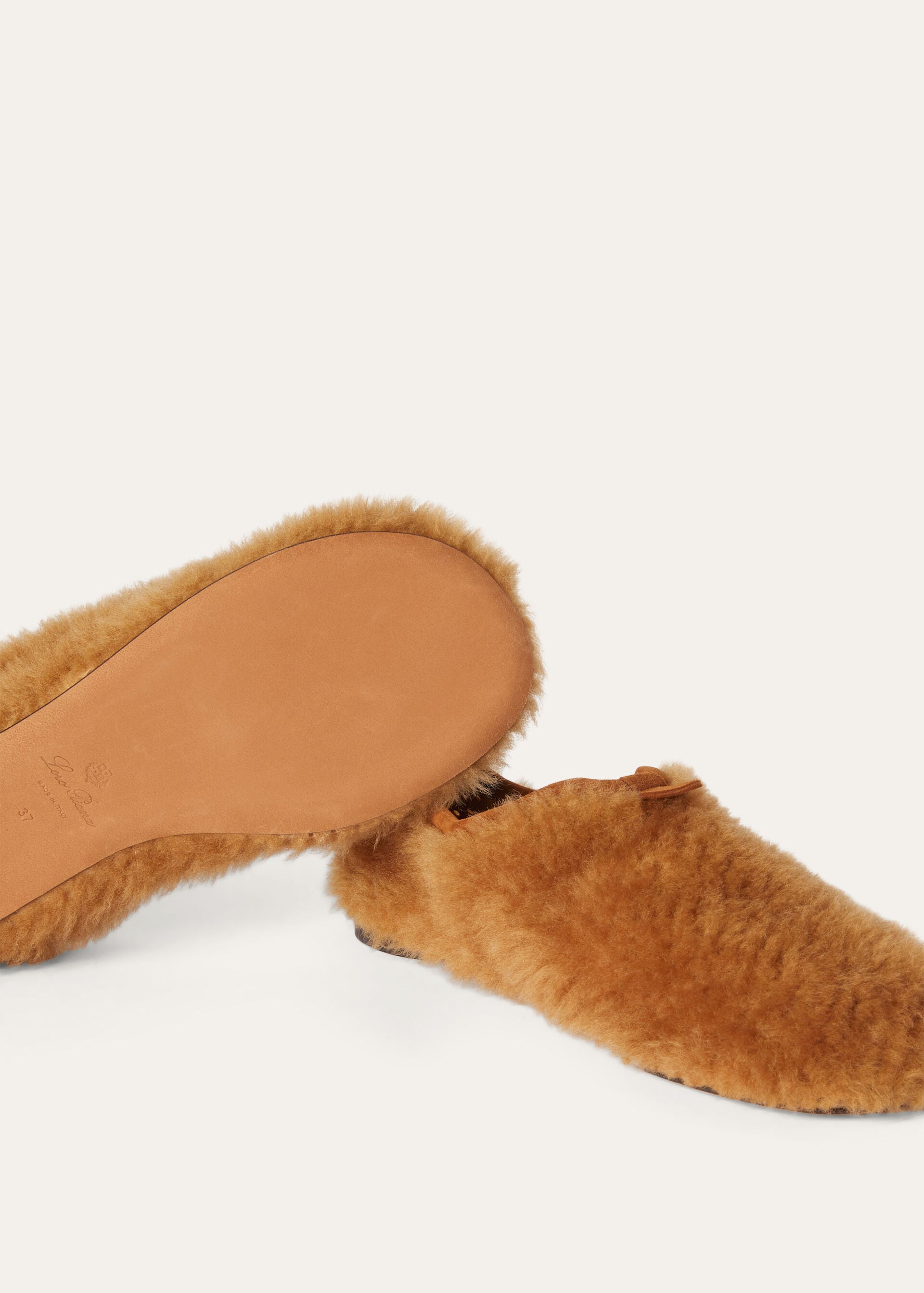 FLOATY FLAT PERFORATED SHEARLING