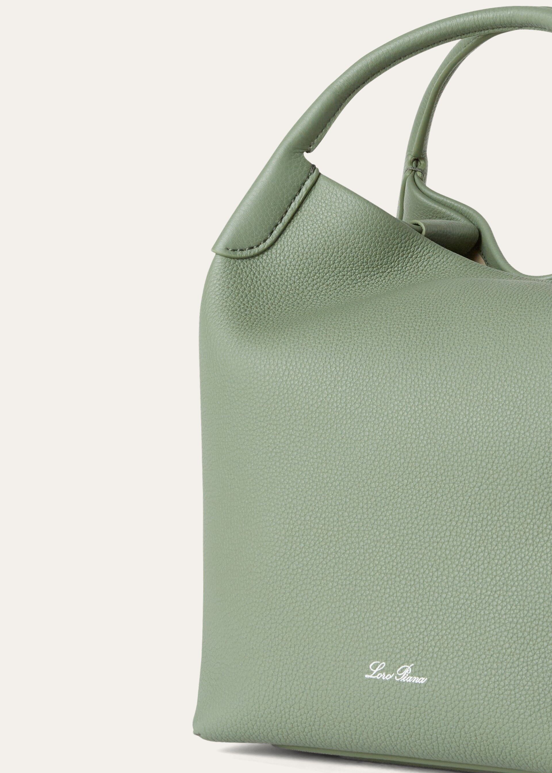 BALE LARGE FINE GRAINED LEATHER