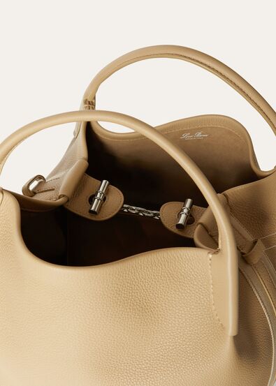 BALE LARGE FINE GRAINED LEATHER