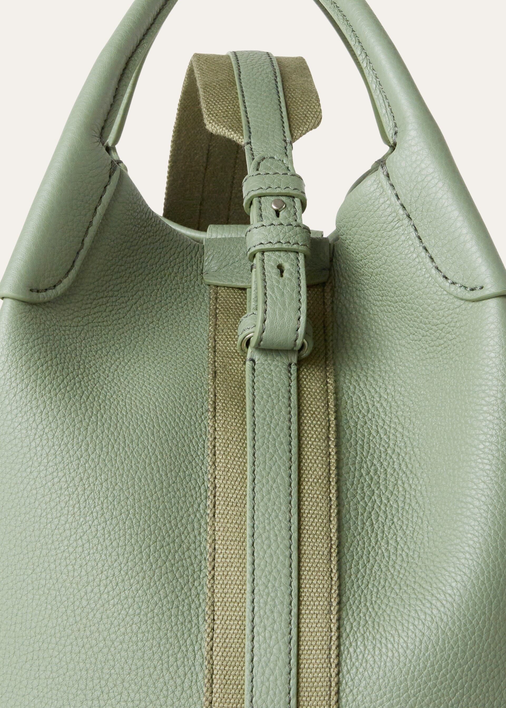 BALE LARGE FINE GRAINED LEATHER