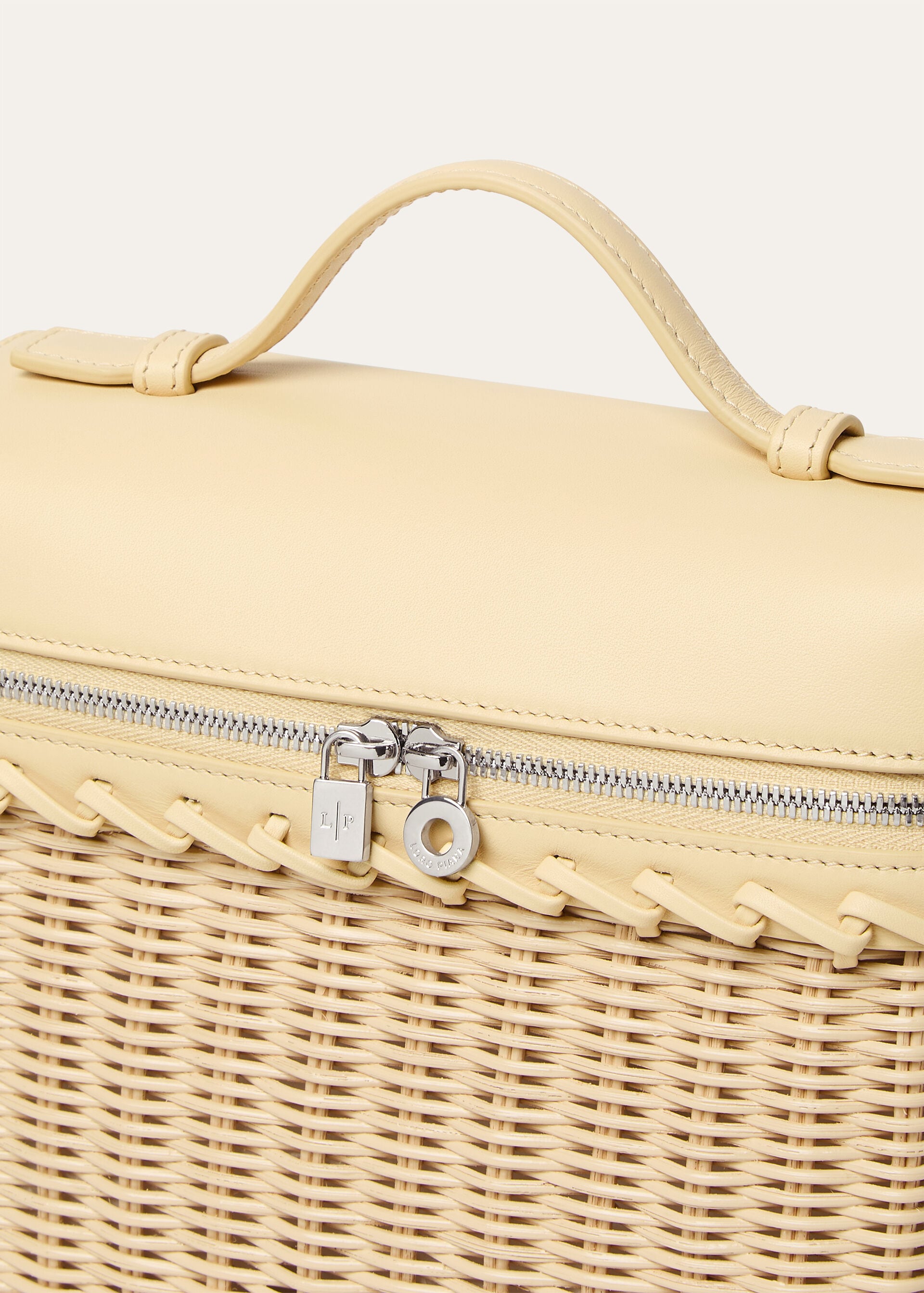 EXTRA POCKET L19 NORTH SOUTH WICKER/ROUNDED CALF