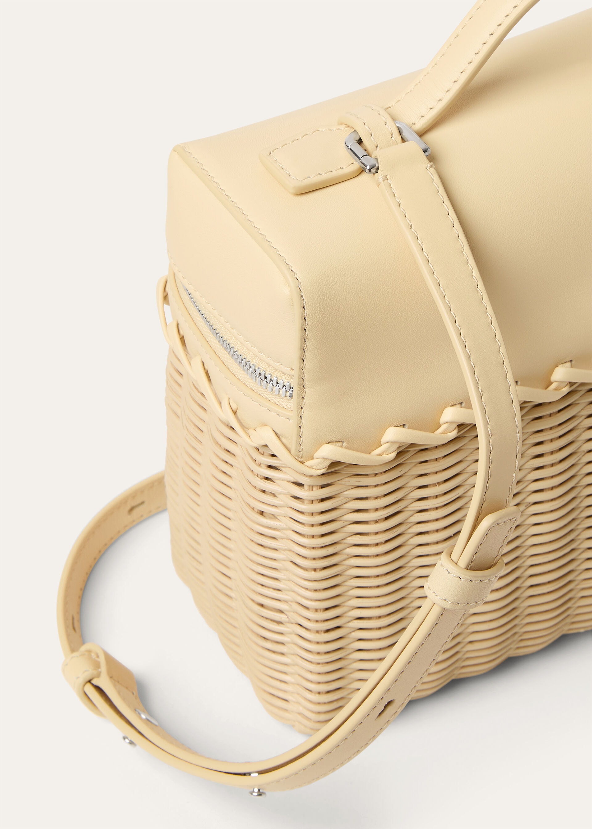 EXTRA POCKET L19 NORTH SOUTH WICKER/ROUNDED CALF