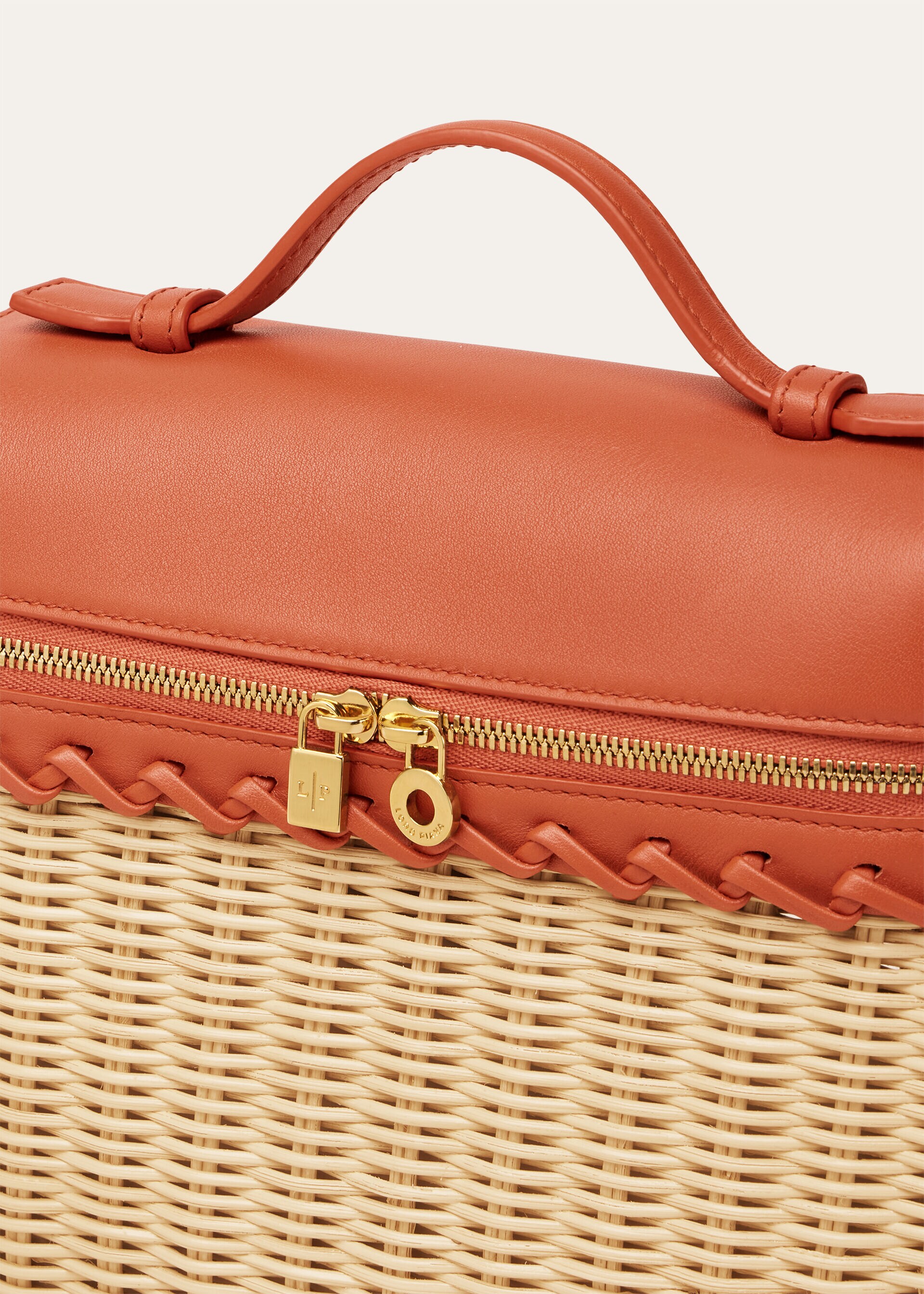 EXTRA POCKET L19 NORTH SOUTH WICKER/ROUNDED CALF