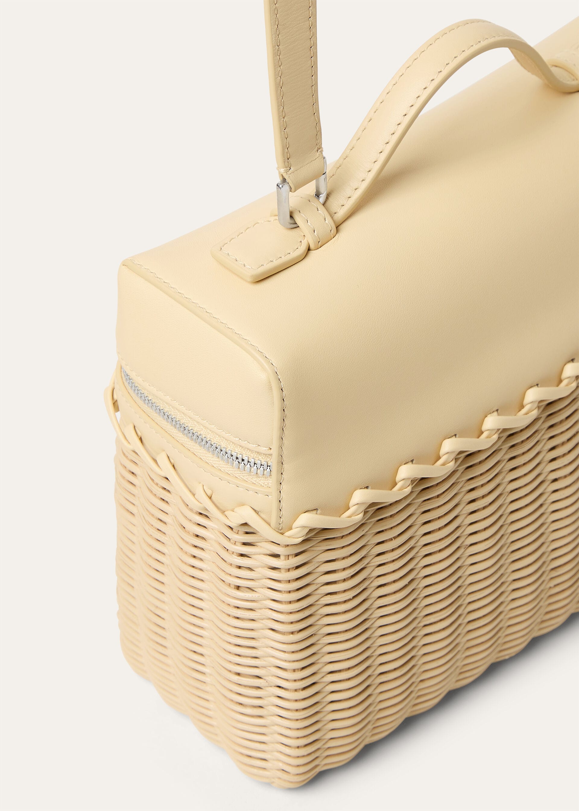 EXTRA POCKET L19 NORTH SOUTH WICKER/ROUNDED CALF