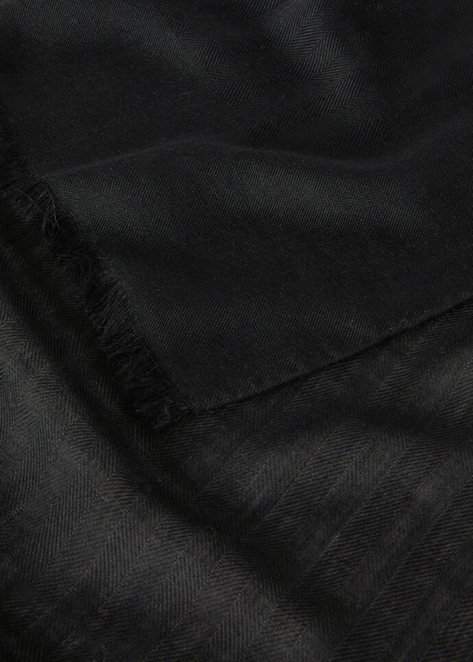 MAXI STOLA CASH CREST JACQUARD_FAN9120_8000_NR_3