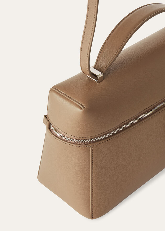 loro Extra Bag L27 Calfskin Warm Mastic/Antique Silver | Loro