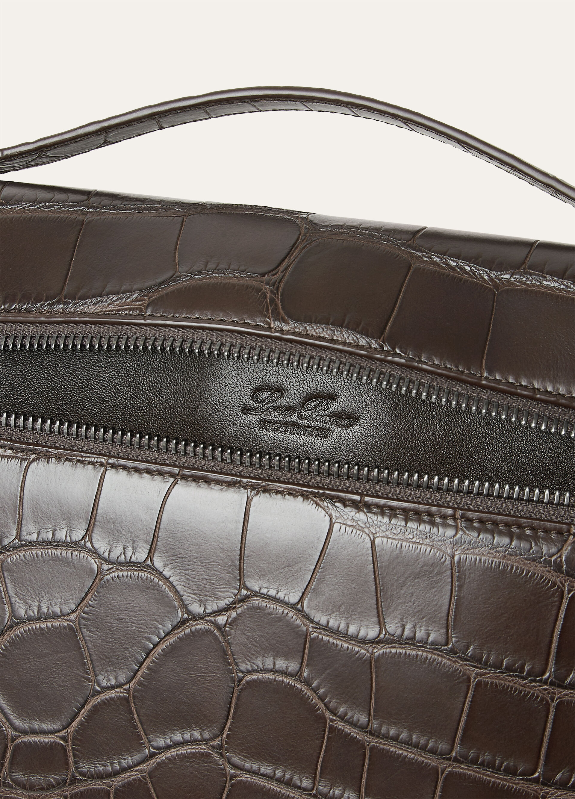 EXTRA POUCH L29 SOFT MATT ALLIGATOR