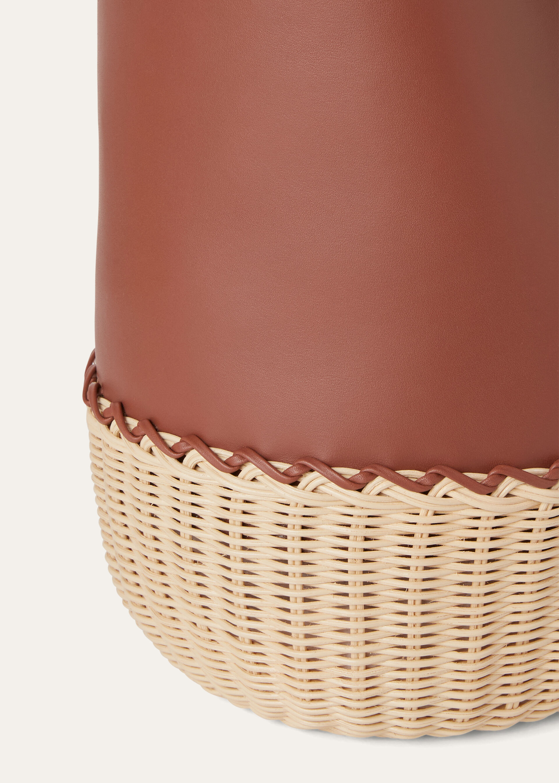 CEDAR BUCKET WICKER/ROUNDED CALF