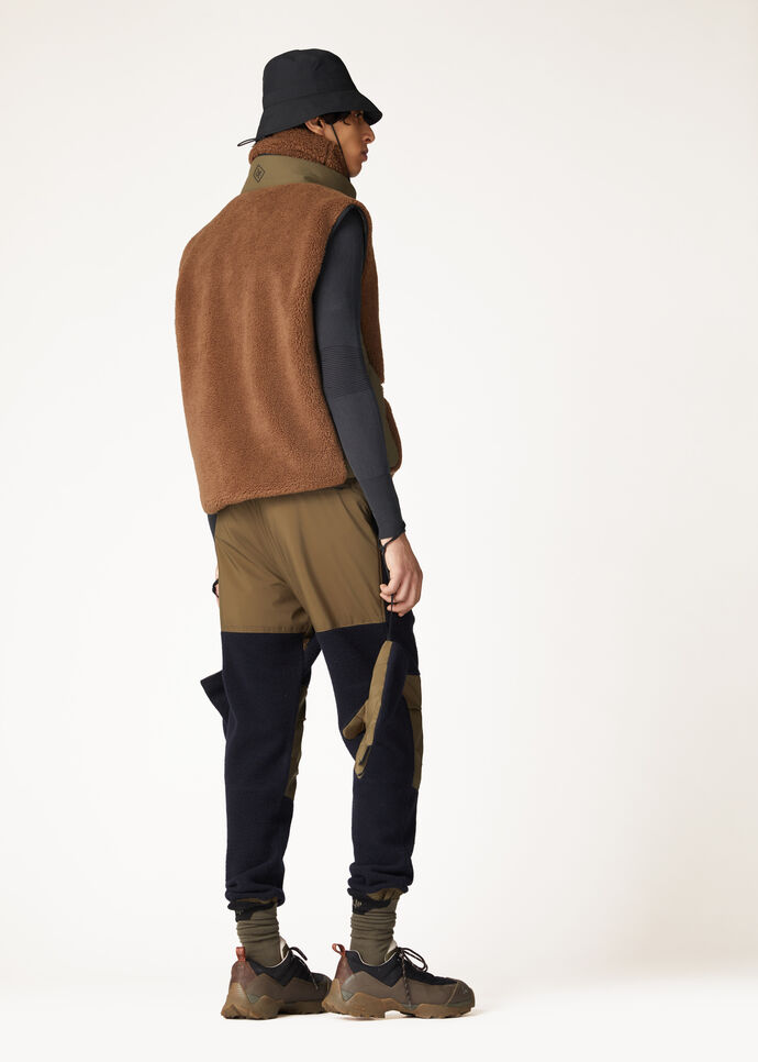ANDER GILET CURLY CASHFUR_FAO2126_HB03_4