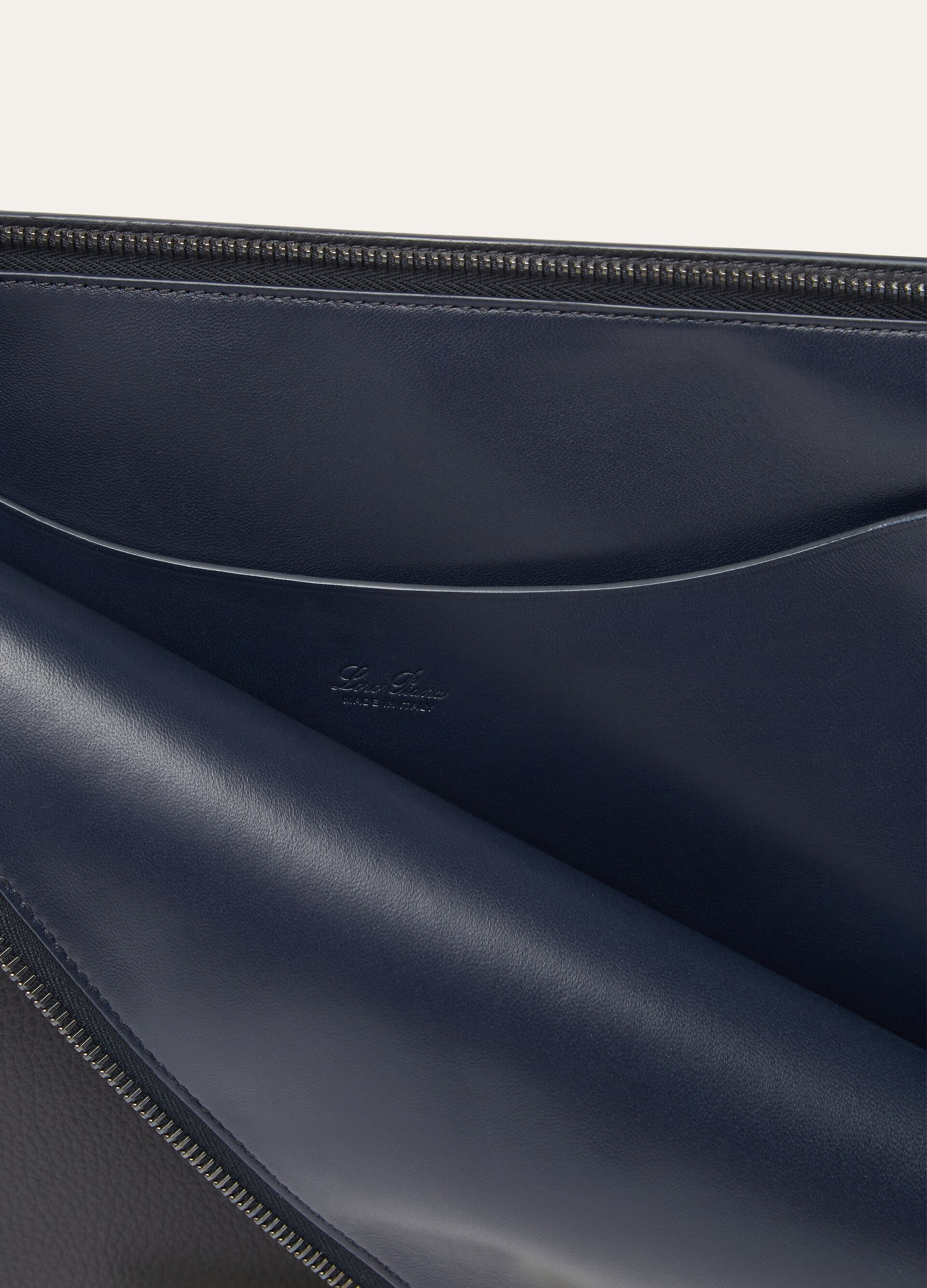 EXTRA A4 POUCH TENDER CALF