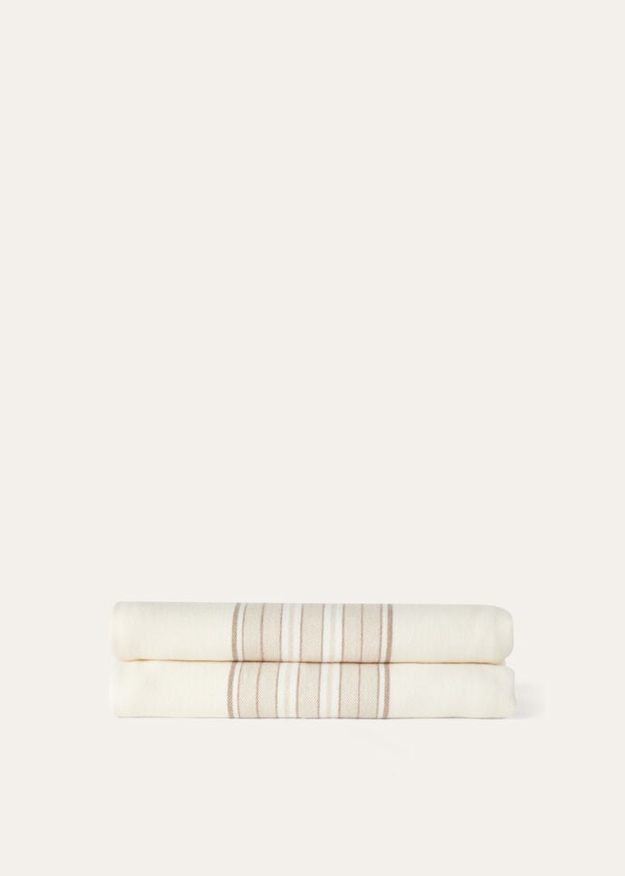 PLAID SUITECASE STRIPE CASH_FAO3258_F6DS_NR_2