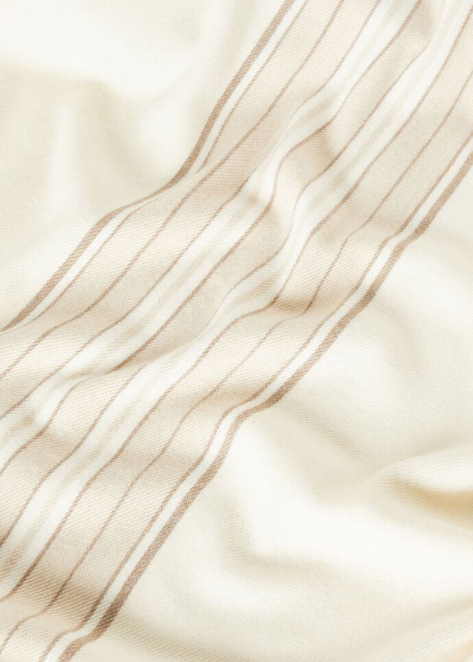 PLAID SUITECASE STRIPE CASH_FAO3258_F6DS_NR_3