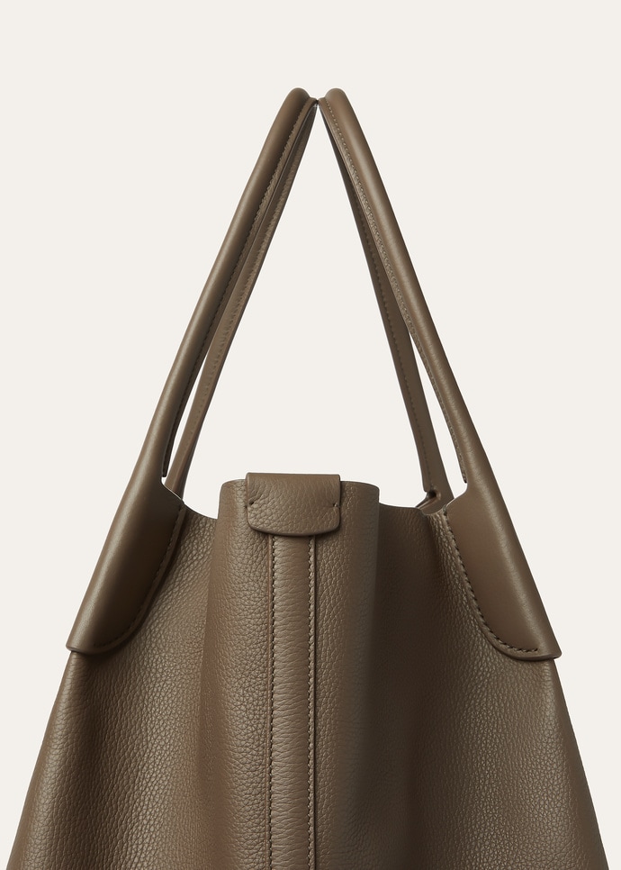 BALE HOBO EXTRA LARGE TENDER CALF_FAO4831_H16Y_NR_6