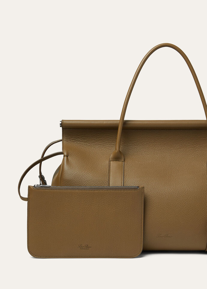 直送商品 Salty Calfskin L42 bag Weekender Loom Capers/Onyx Loro | スーツ