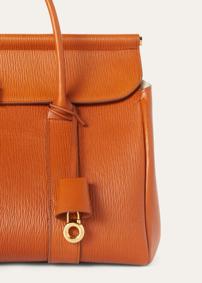 【Loro Piana】ルームバッグ L32 Loom bag L32 Grained Calfskin SICILIAN CAPERS | Loro Piana FR