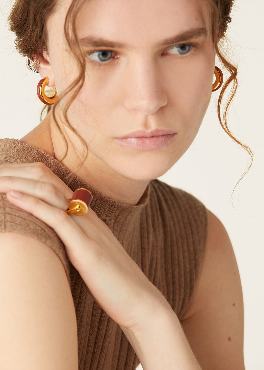 DUO CHUNKY HOOP EARRINGS ROUNDED CALF_FAO7545_P0AR_NR_1