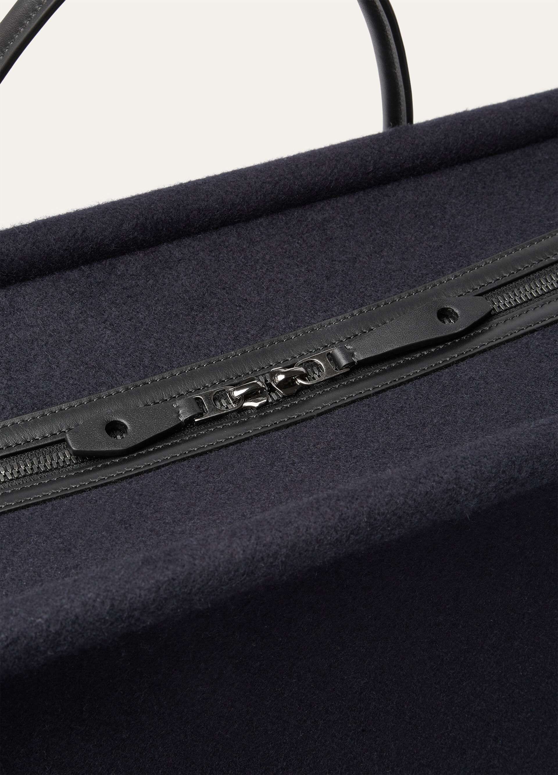 LOOM WEEKENDER L50 MELTON CASH ROUNDED LEATHER