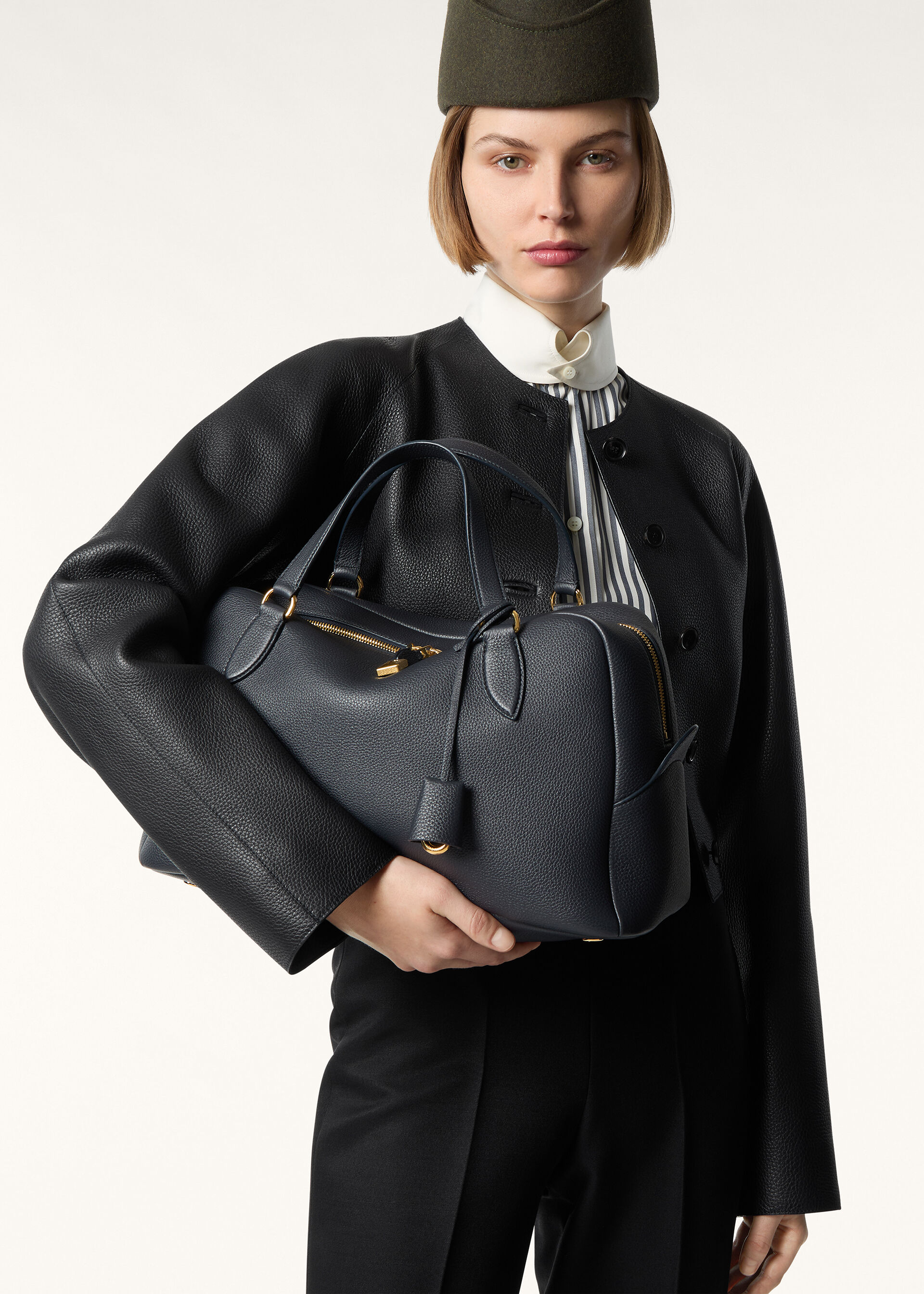 NEEDLE MEDIUM FINE GRAINED LEATHER