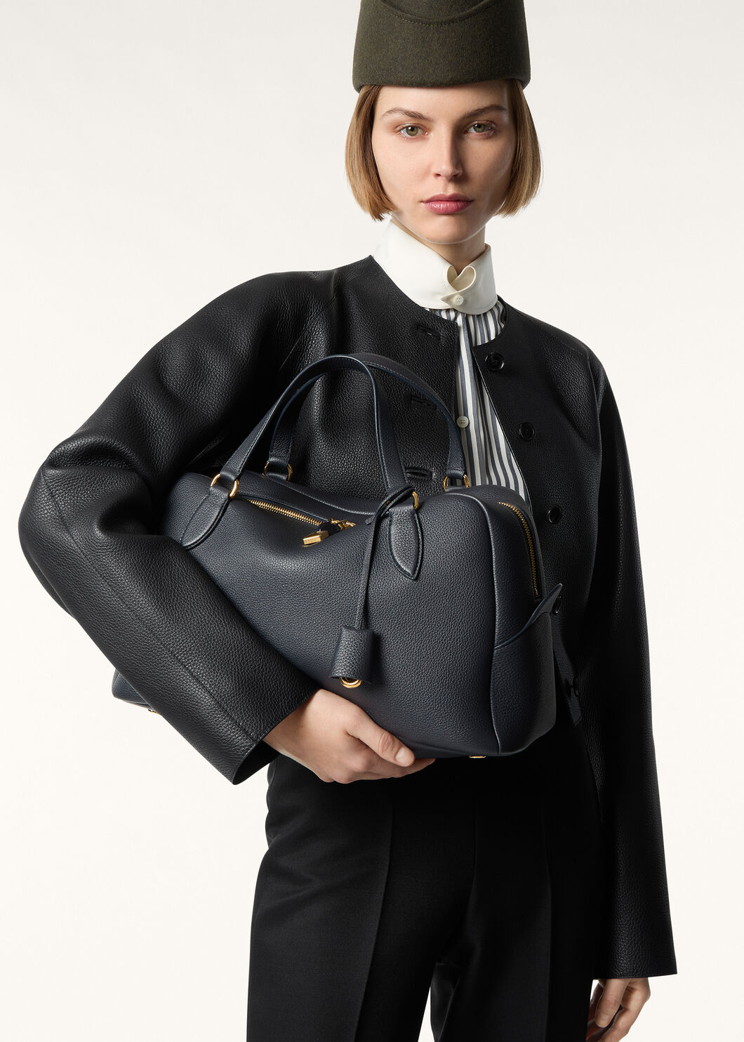 NEEDLE MEDIUM FINE GRAINED LEATHER