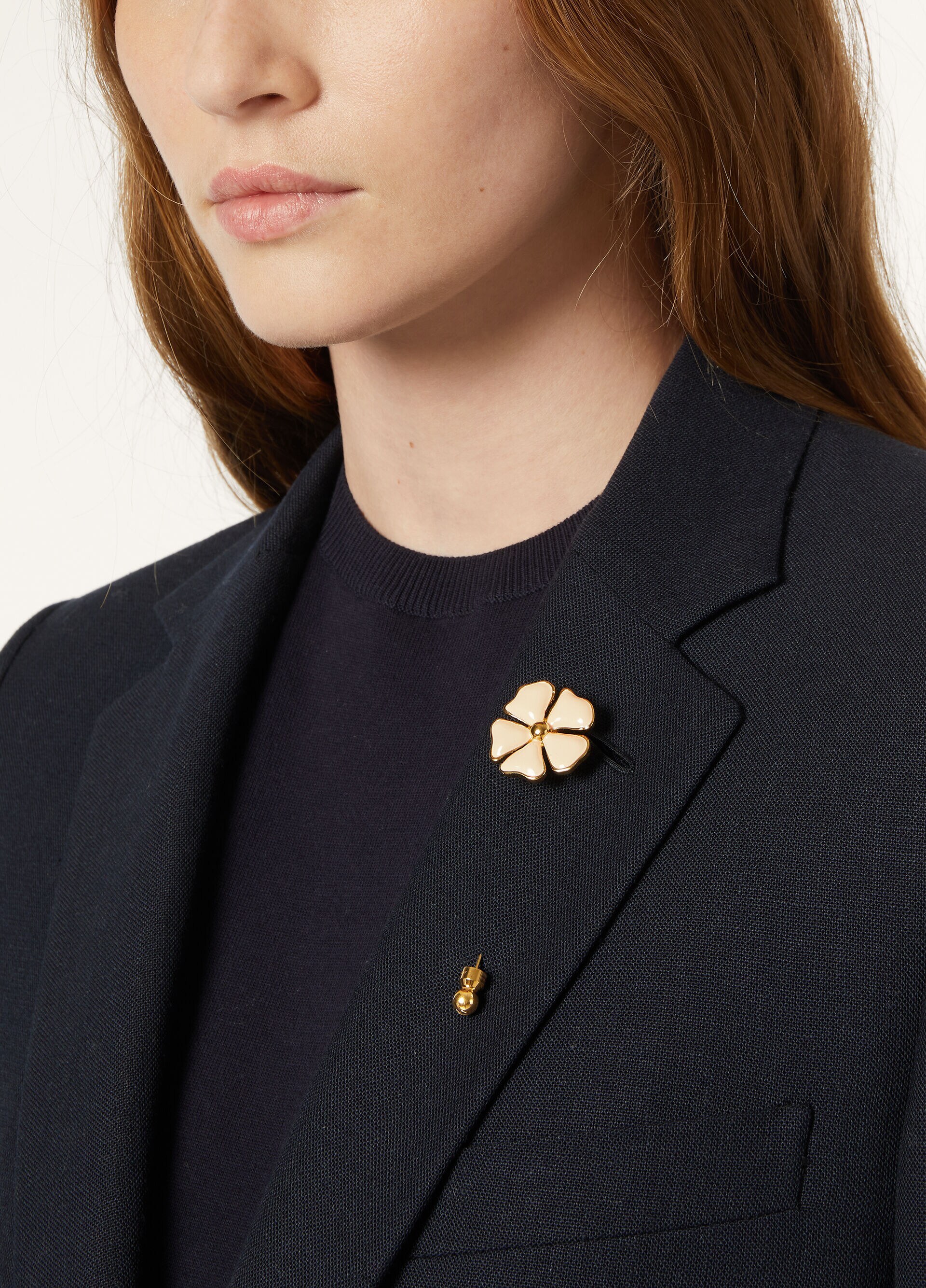 BLOOMING LINEN FLOWER PIN BRASS/ENAMEL