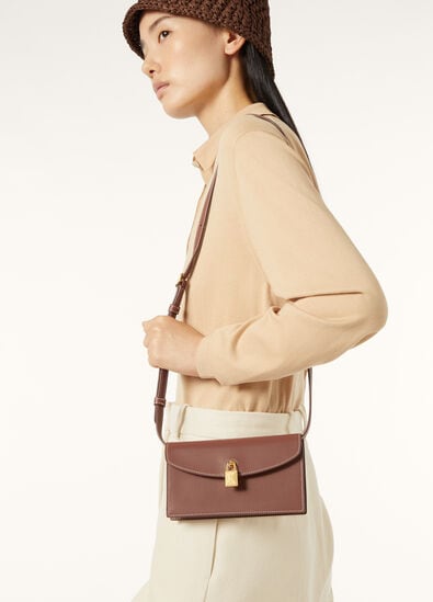 EXTRA POCHETTE ROUNDED LEATHER